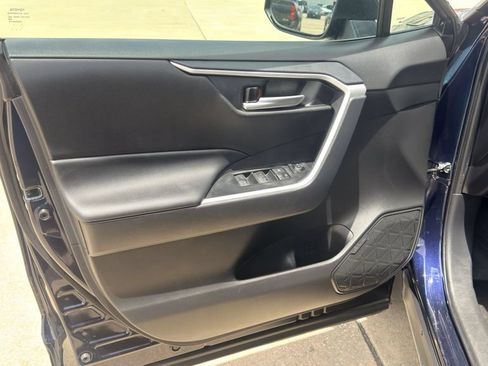 Used 2025 Toyota RAV4 XLE FWD image 24