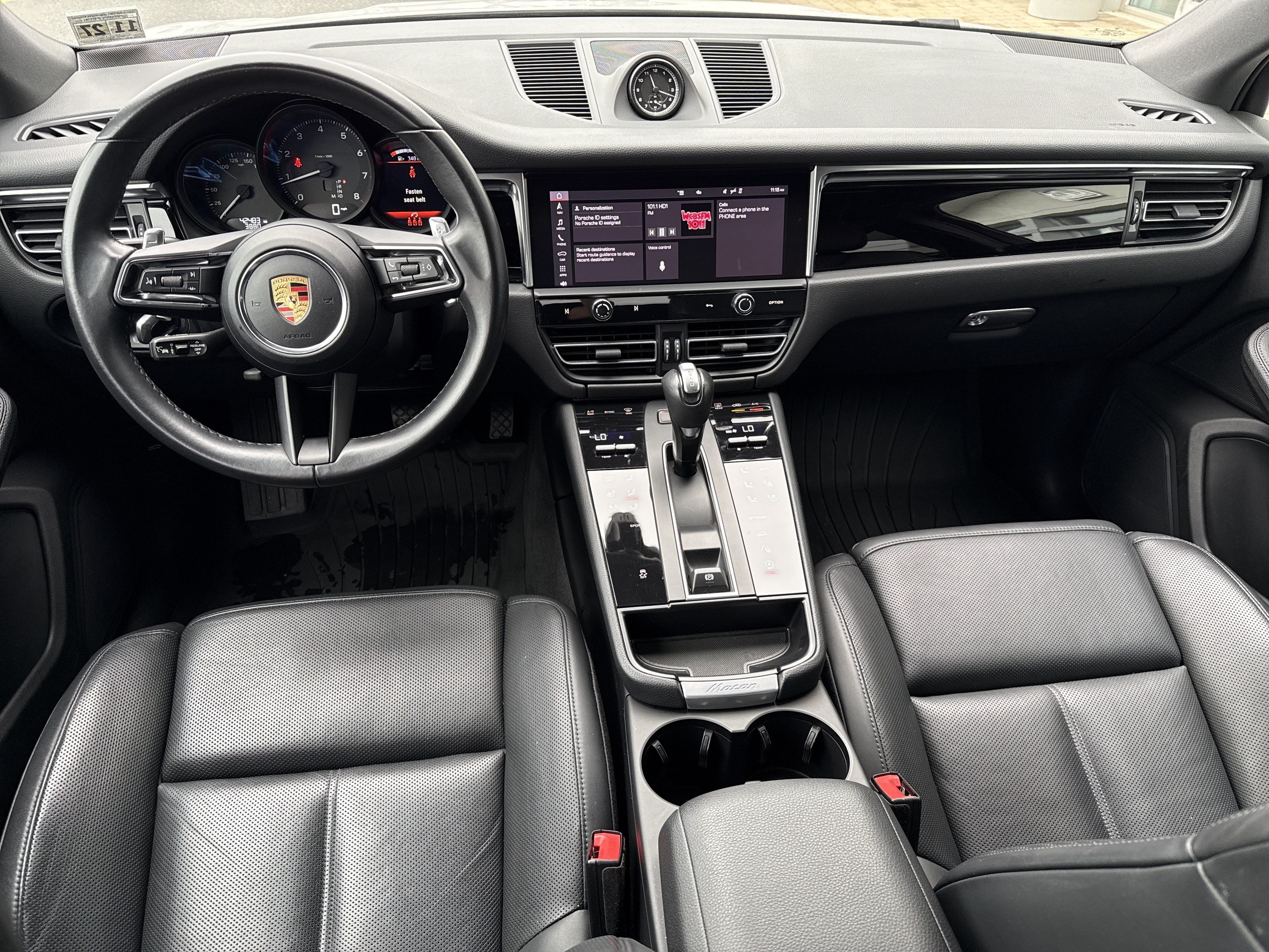 Used 2023 Porsche Macan AWD/4WD image 4