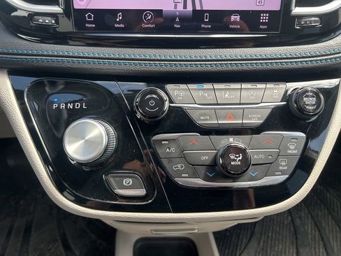 Used 2021 Chrysler Pacifica Touring-L w/ Premium & Safety Sphere Group FWD image 28