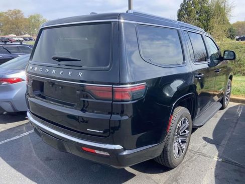 Used 2024 Jeep Wagoneer Series II w/ Flexible Seating Group image 11