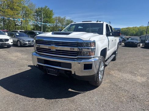 Used 2017 Chevrolet Silverado 2500 LT AWD/4WD image 2