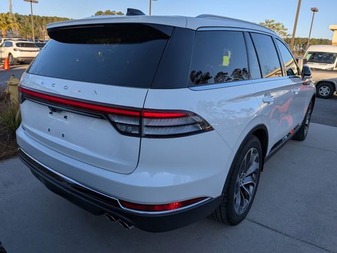 Certified 2025 Lincoln Aviator Reserve image 5