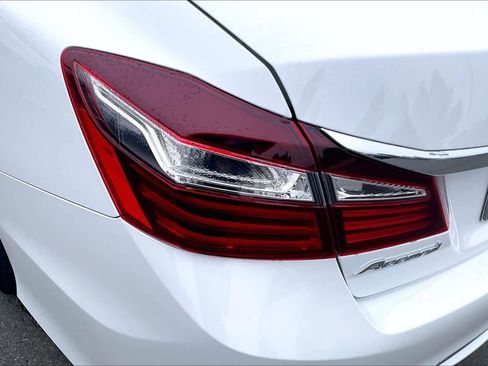Used 2017 Honda Accord LX image 30