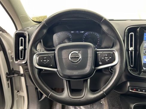 Used 2020 Volvo XC40 T5 Momentum w/ Protection Package Premier image 20