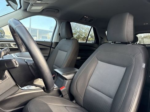 Used 2022 Ford Explorer XLT image 12