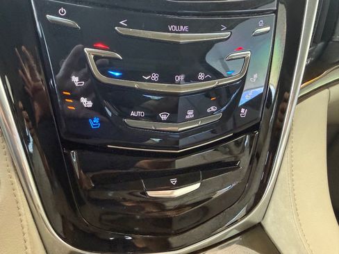 Used 2019 Cadillac Escalade Premium Luxury w/ LPO, Radiant Package AWD/4WD image 32