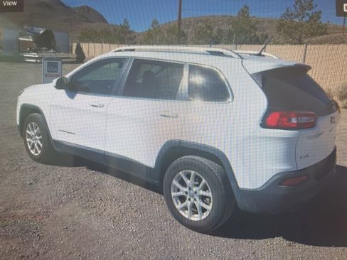 Used 2018 Jeep Cherokee Latitude w/ Safety Group AWD/4WD image 4