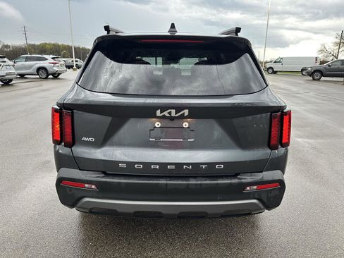 Used 2022 Kia Sorento S w/ Panoramic Sunroof Package AWD/4WD image 4