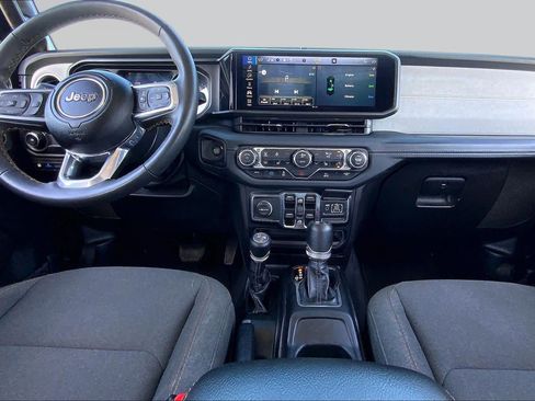 Used 2024 Jeep Wrangler Unlimited Sahara AWD/4WD image 15