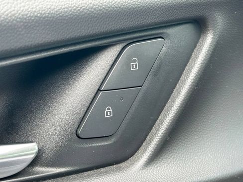 Used 2025 Chevrolet Equinox LT FWD image 21
