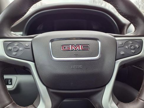 Used 2023 GMC Acadia SLT image 17