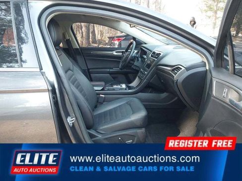 Used 2018 Ford Fusion SE w/ Fusion SE Technology Package image 10