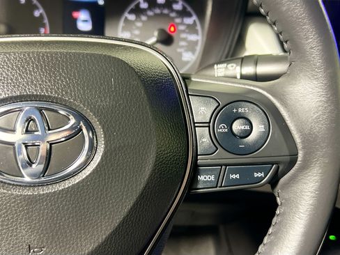 Used 2024 Toyota Corolla SE w/ SE Premium Package FWD image 19