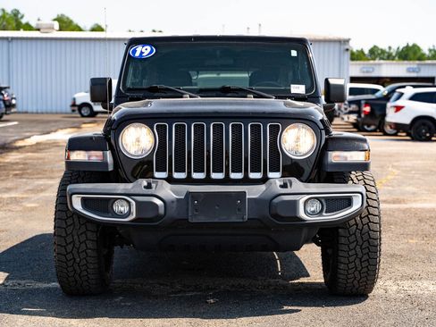 Used 2019 Jeep Wrangler Unlimited Sahara AWD/4WD image 2