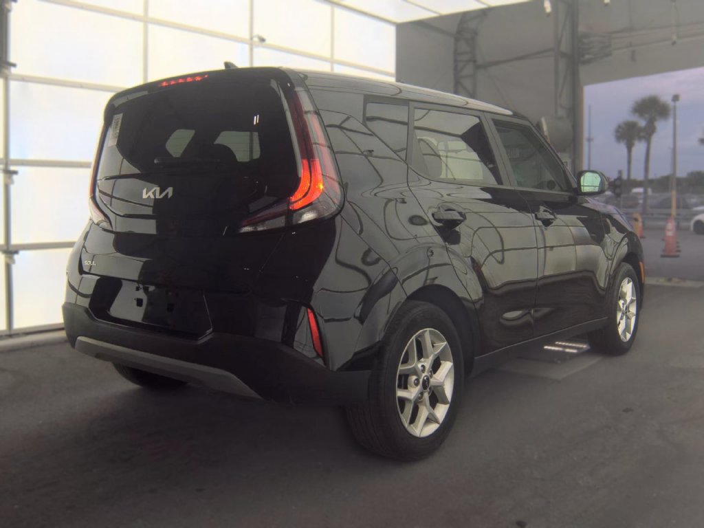 Used 2023 Kia Soul S FWD image 4