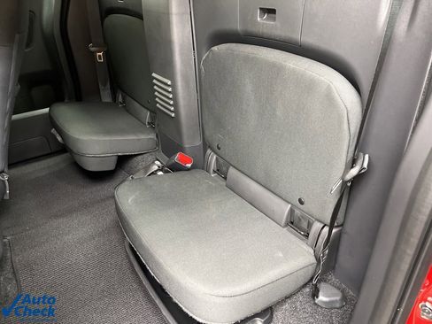 Used 2025 Nissan Frontier SV image 19