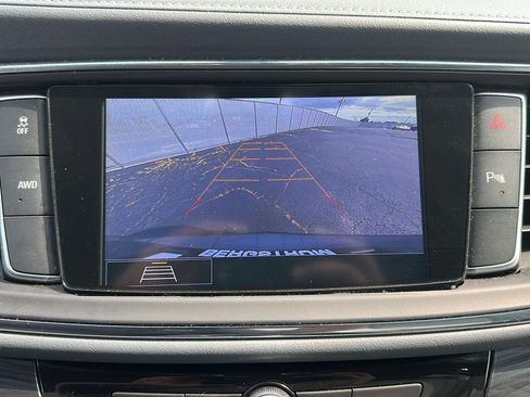 Used 2021 Buick Enclave Essence AWD/4WD image 19