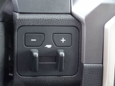 Used 2024 Toyota Tacoma SR5 AWD/4WD image 22