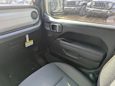 New 2025 Jeep Gladiator Sport image 17