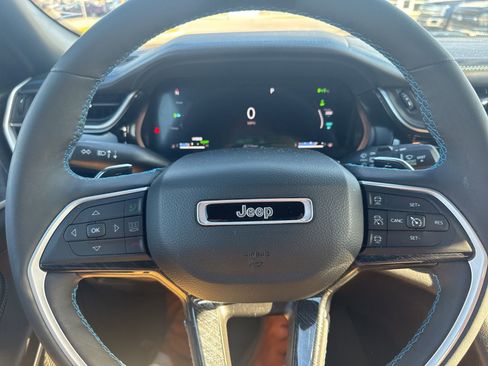 Used 2022 Jeep Grand Cherokee Trailhawk image 17