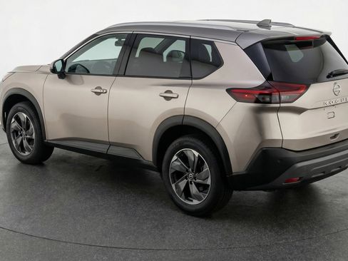Used 2025 Nissan Rogue SV FWD image 6
