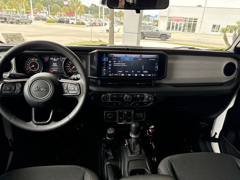 Used 2025 Jeep Wrangler Sport S image 28