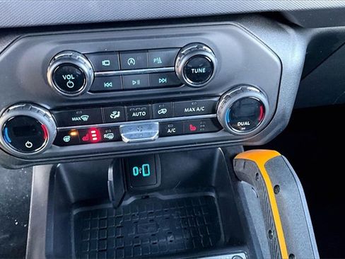 Used 2024 Ford Bronco Badlands image 16