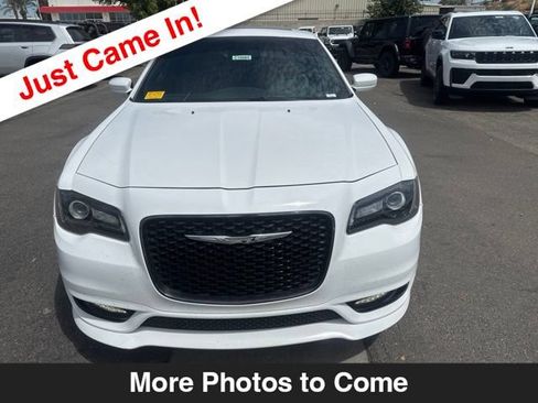 Used 2018 Chrysler 300 S w/ S Model Appearance Package RWD image 9