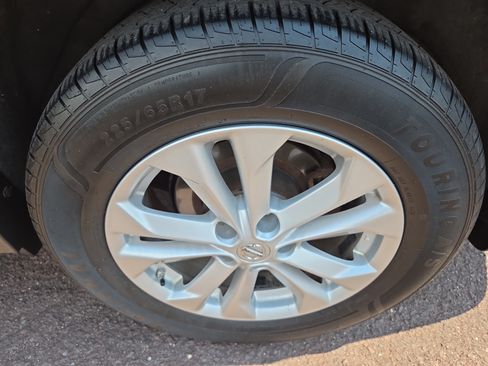 Used 2015 Nissan Rogue SV AWD/4WD image 11