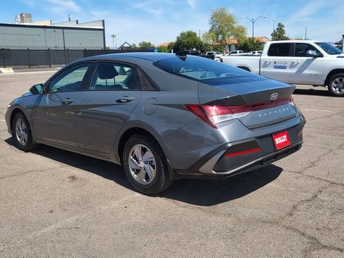 Used 2025 Hyundai Elantra SE image 6