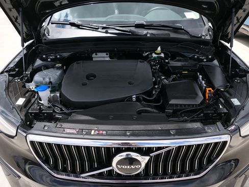 Used 2025 Volvo XC40 B5 Core AWD/4WD image 29