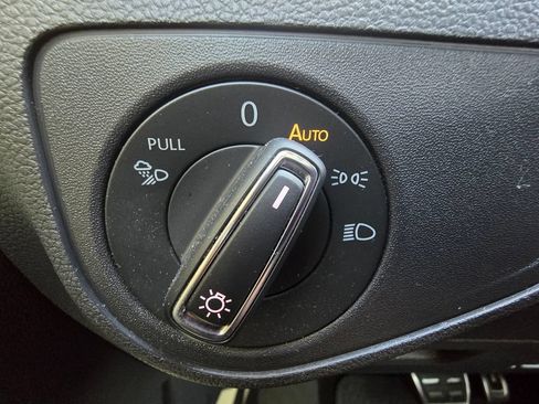 Used 2021 Volkswagen Atlas Cross Sport SE FWD image 22
