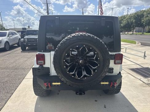 Used 2016 Jeep Wrangler Unlimited Sahara w/ Connectivity Group AWD/4WD image 7