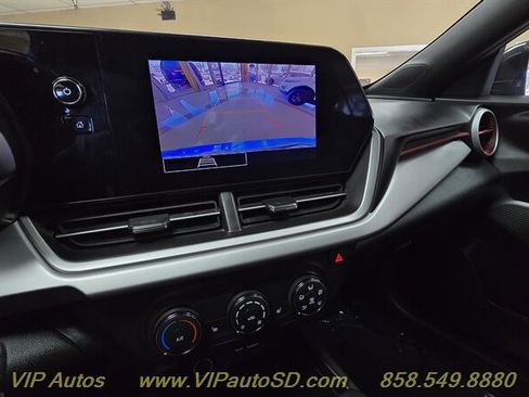 Used 2024 Chevrolet Trax RS w/ Sunroof Package FWD image 19