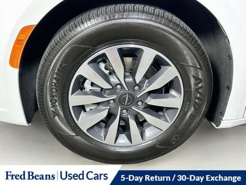 Used 2023 Chrysler Pacifica Touring-L FWD image 37