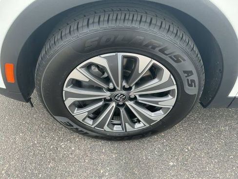 Used 2024 Buick Envision Preferred image 9