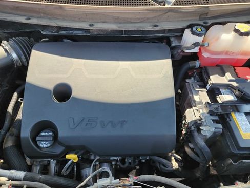 Used 2023 Chevrolet Traverse RS FWD image 32