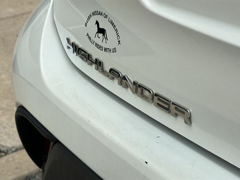 Used 2020 Toyota Highlander L AWD/4WD image 9
