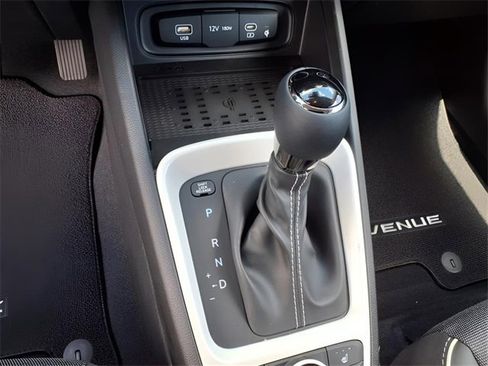New 2025 Hyundai Venue Limited image 14