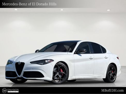 Used 2019 Alfa Romeo Giulia RWD image 1