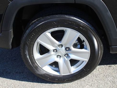 Used 2022 Jeep Compass Latitude w/ Convenience Group image 37