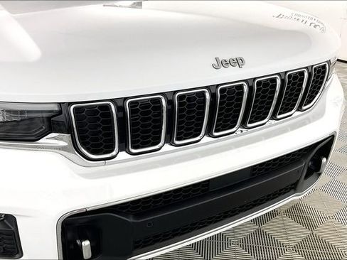 Used 2022 Jeep Grand Cherokee Overland w/ Luxury Tech Group IV image 26