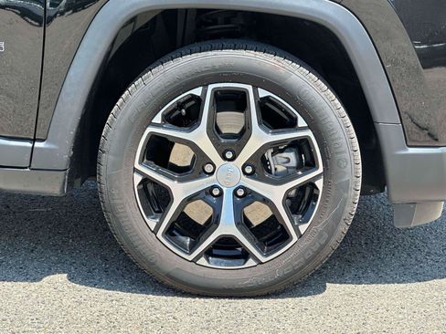 Used 2024 Jeep Compass Limited w/ Sun and Sound Group AWD/4WD image 7