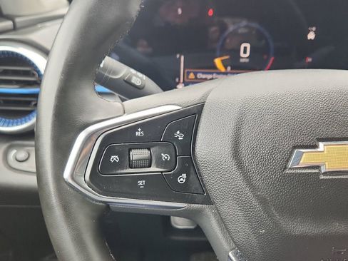 Certified 2025 Chevrolet Trax LT w/ LT Convenience Package FWD image 21