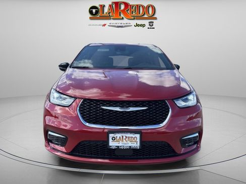 New 2026 Chrysler Pacifica Select image 2