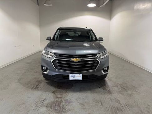 Used 2018 Chevrolet Traverse LT image 2