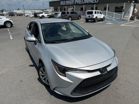 Used 2020 Toyota Corolla LE FWD image 14