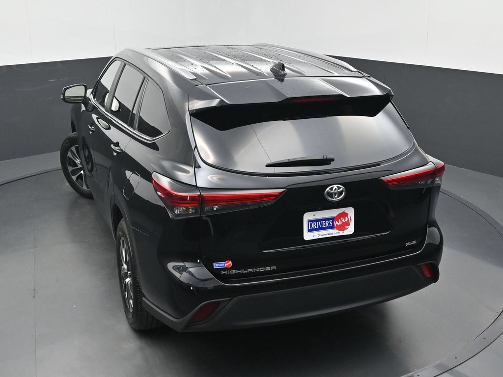 Used 2023 Toyota Highlander XLE FWD image 37