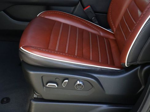Used 2024 GMC Yukon Denali Ultimate AWD/4WD image 17