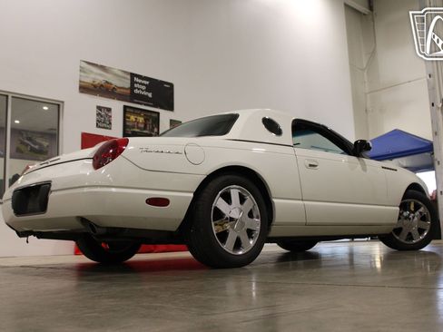 Used 2002 Ford Thunderbird image 12